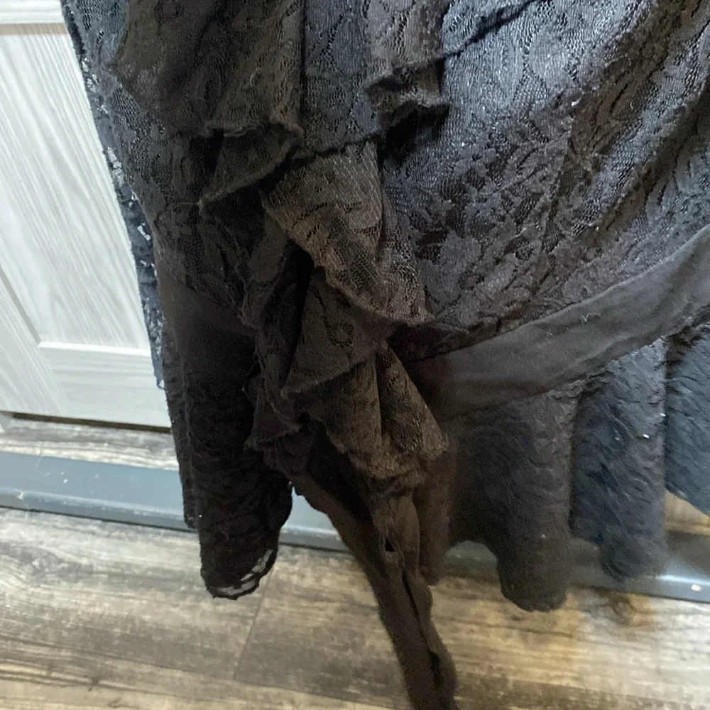 Black Lace Ruffled Jacket - Picture 2 of 2
